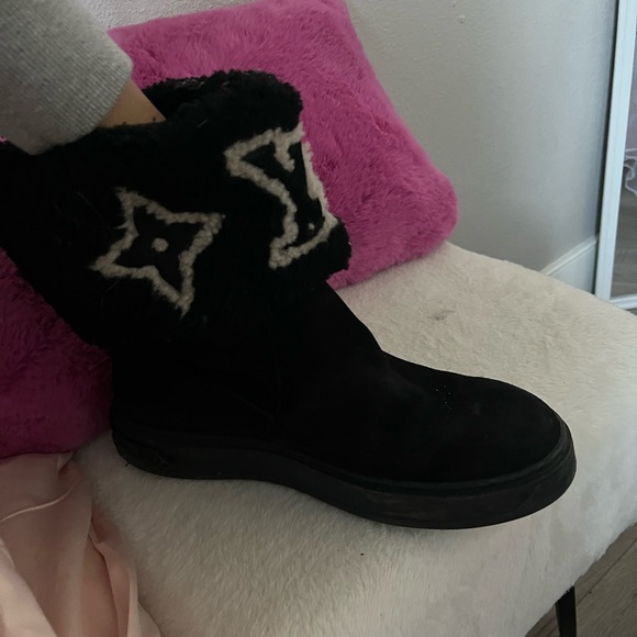 Louis Vuitton snowdrop boot . Size - 8 . Worn once - Picture 6 of 7